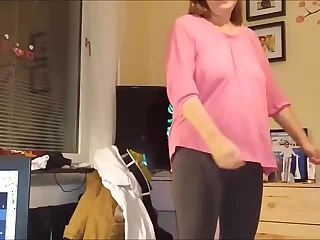 Granny Amateur Wants to Show You What She's Got